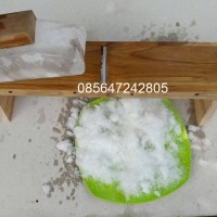Serutan es dari kayu jati