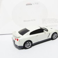 Dijual Flashdisk Miniatur Mobil Tipe Nissan GTR 4 GB White