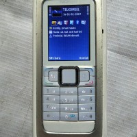 Nokia jadul komunikator . Nokia E90 . handphone Comunikator