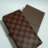 Dompet wanita merek LV. sleting 1 import (kulit)