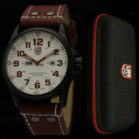 Luminox 1985 Jam Tangan Pria Casual Look