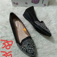 Sepatu 1337 Brand : lawrensia Warna : hitam UK.38,37