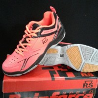 Sepatu badminton / bulu tangkis RS Sirkuit 566.
