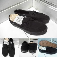 Sepatu Kets Vans Zapato Classics Canvas Full Black Hitam