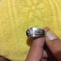 Cincin pria palladium berlian hitam dan putih