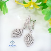 Anting / giwang berlian fashion 0.83 ct bahan emas putih