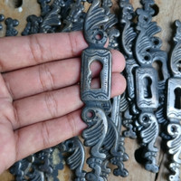 Ornamen Lubang Kunci Lemari Antik Kuningan