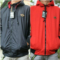 Jaket Vans bolak balik Parasut dan kain Fleece tebal nyaman dipakai