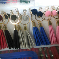 Anting tessel pompom