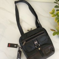 Tas Tumi Alpha Bravo Annapolis Crossbody Zip Flap HITAM Mirror 92317