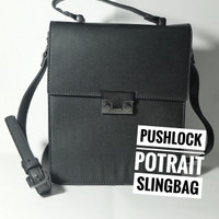 Tas Wanita Zalora Pushlock Potrait Slingbag Preloved
