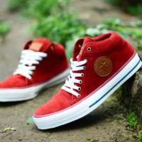 sepatu sneakers untuk pria converse red suede sol white