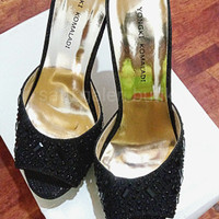 Black High Heels sandal pesta Yongki Komaladi hitam