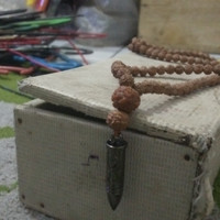 Kalung Kesehatan Jenitri Genitri Rudraksha liotin pluru