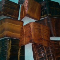 dompet kulit buaya asli dari merauke