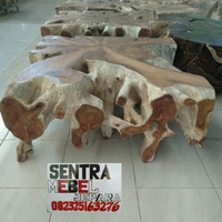 Meja akar jati utuh, atasny cenderung rata