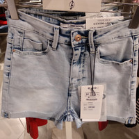 stradivarius hotpants / celana pendek jeans / jasa titip stradivarius