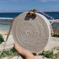 Jual TAS ROTAN BALI BULAT 20 CM PUTIH Murah