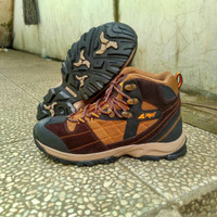 REI Original Indonesia Sepatu Tracking
