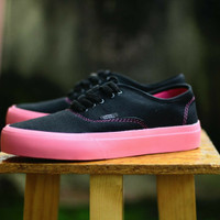 SEPATU CASUAL WANITA SNEAKERS VANS AUTHENTIC HITAM PINK