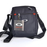 TAS SELEMPANG PRIA TAS PRIA SLIMBAG BODYBAG IMPORT BRANDED - OAKLEY