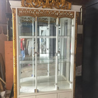LEMARI KRISTAL 3 PINTU TIANG MAHKOTA