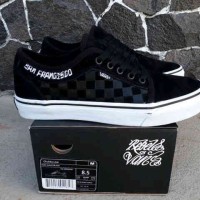 sepatu sneakers untuk pria vans chukka rebel 8 waffle icc premium