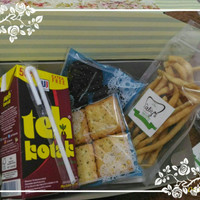 snack box kue kering +Minuman ringan