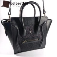 Tas selempang wanita asli kulit ikan pari model celine warna hitam