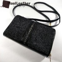 Tas selempang wanita asli clutch kulit ikan pari duri warna Hitam
