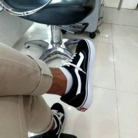 TERLARIS Sepatu Vans Old Skool Premium BNIB Hitam Putih Sneakers Casu