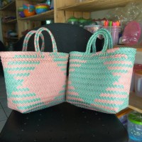 Tas Keranjang Belanja Anyaman Plastik Jadul (Kecil)