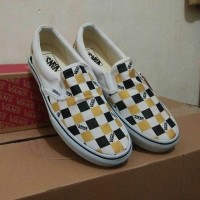 TERMURAH Vans slip on tri check white Black gold sepatu runnning