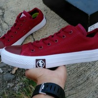 SEPATU PRIA CONVERSE ALL STAR X UNDEFEATED MAROON PUTIH IMPORT SEKOLAH