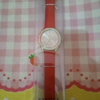 Jam tangan wanita merk Vincci warna merah