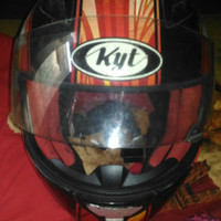 Helm bekas KYT