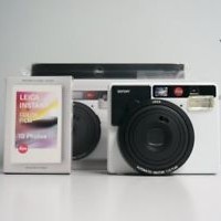 Leica Sofort Instant Film Camera - White (19100) w/ 10 exp film pack