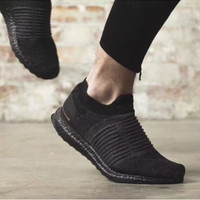 triple black laceless ultra boost
