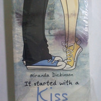 Novel Chicklit Being Single Happy - It Started With A Kiss Ciuman Itu