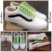 SEPATU VANS OLD SKOOL CUSTOM WHITE - PUTIH - LIST BLACK HITAN