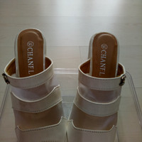 Sandal wedges warna putih ukuran 35 preloved
