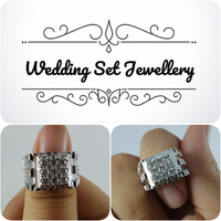 Cincin laki laki berlian emas putih