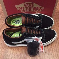 SALE Vans old school floral black of white sepatu cowo kado cowo
