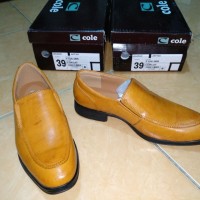 sepatu cowok kulit loafer branded merk cole nevada matahari store