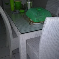 Meja dan kursi Makan Rotan Bekas Bogor