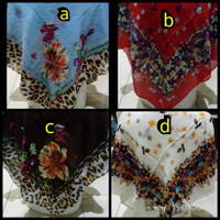 Kerudung segi empat casa platinum motif loreng dan bunga