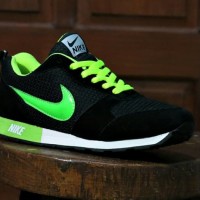 Sepatu Nike Waffle Hitam Ijo Stabilo / Casual / Jogging / Kets Pria