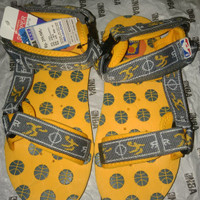 sandal gunung NBA