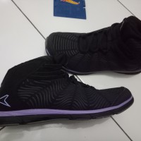 Sepatu wanita hitam merk Power Bata no. 38 kets running shoes sneaker
