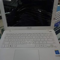 Laptop Asus X200 Intel Celeron 2.16 GHz